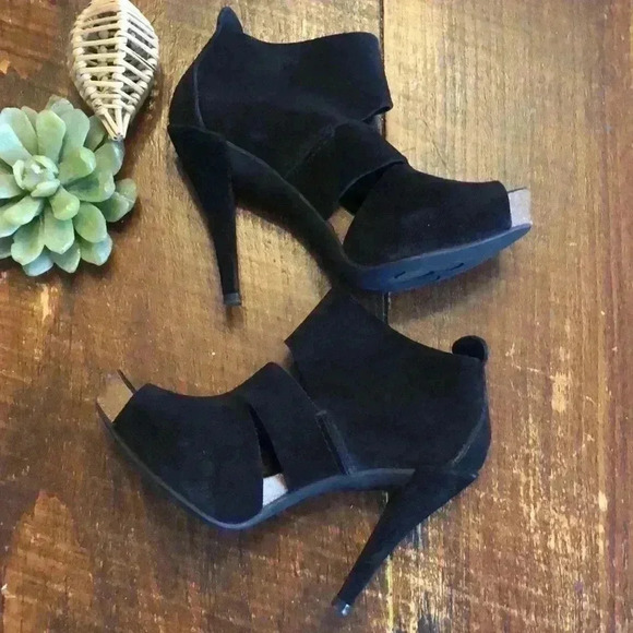 Pedro Garcia | Black Suede Cutout High Heel Pumps - Picture 3 of 7
